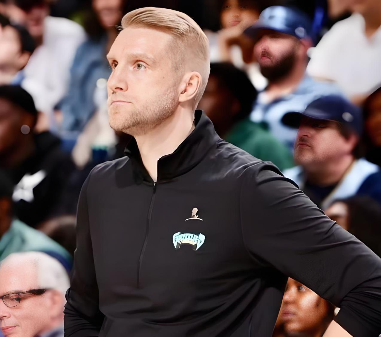 圣安东尼奥马刺队球员团结一心，教练组表扬备受的简单介绍